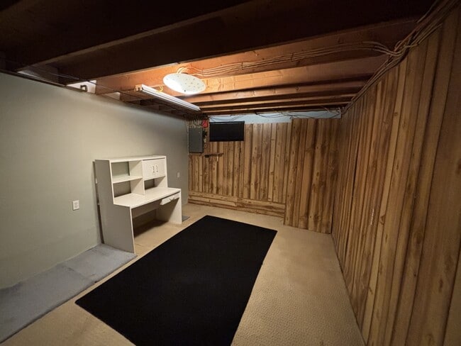 Building Photo - 42 Camp Benson Rd