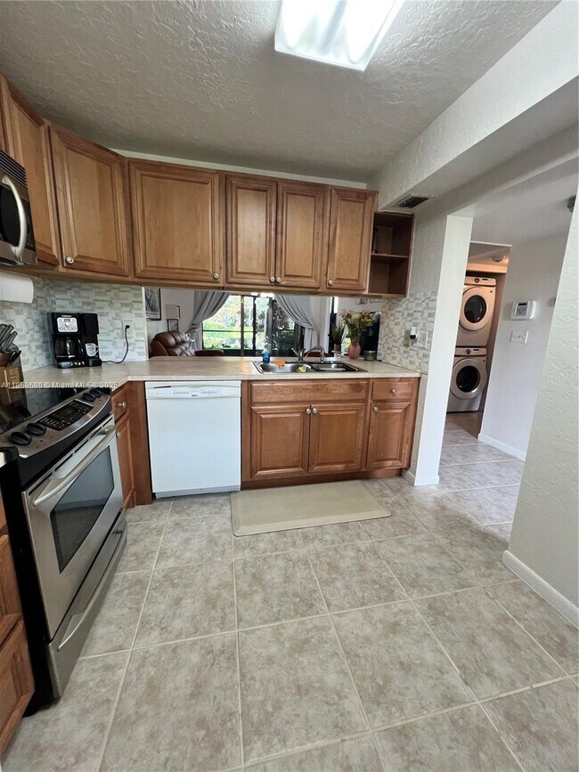 Foto del edificio - 7380 NW 1st St
