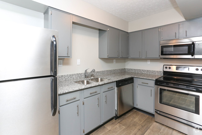 1BR, 1BA - 770 SF - Kitchen - Ashton Brook