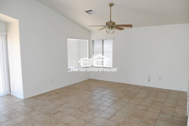 Foto del edificio - 10426 W Oregon Ave