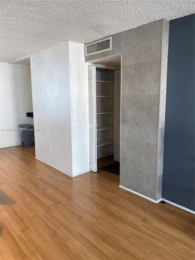 Foto del edificio - 1732 Meridian Ave