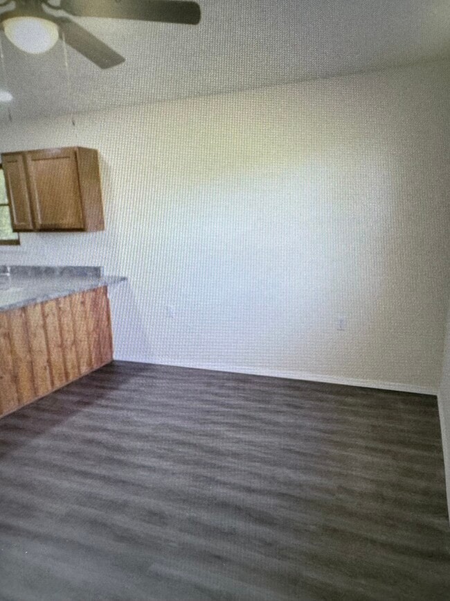 Building Photo - 512 S Randel St