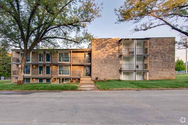 Building Photo - Jayhawk Apartments