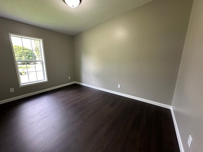 Building Photo - 3 bed, 2 bath remodeled Home for rent in W...