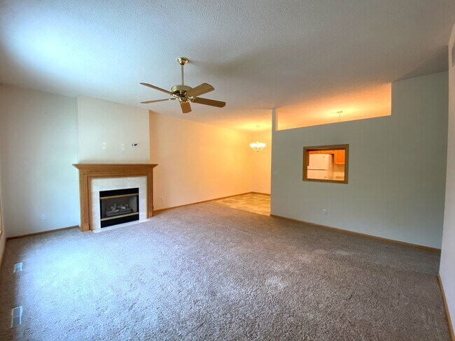 Foto del edificio - 1902 Cabernet Ln NW