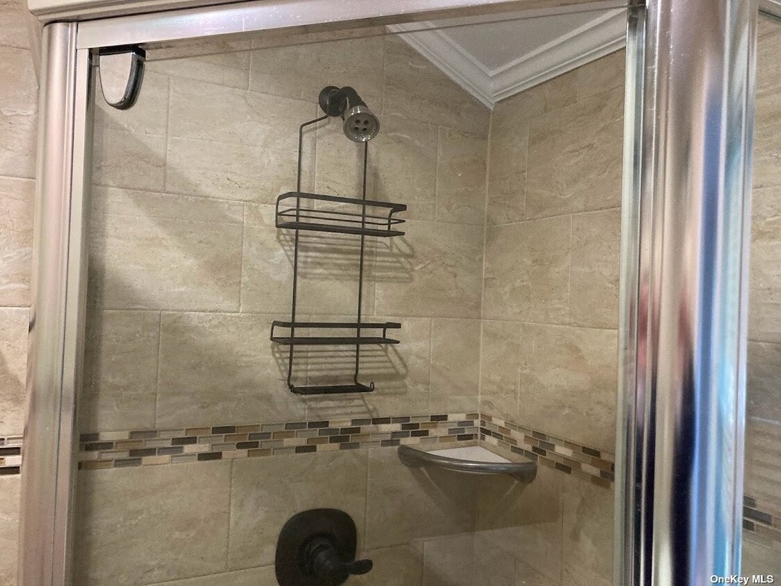 Building Photo - 353 Daub Ave