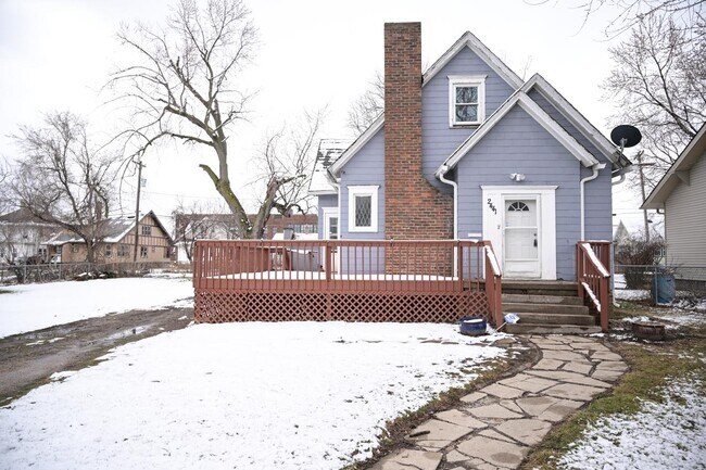 Foto del edificio - 2441 Templeton St