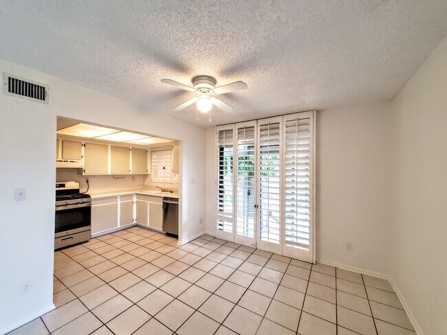 Foto del edificio - Single Story Beautiful House - Close to Ev...