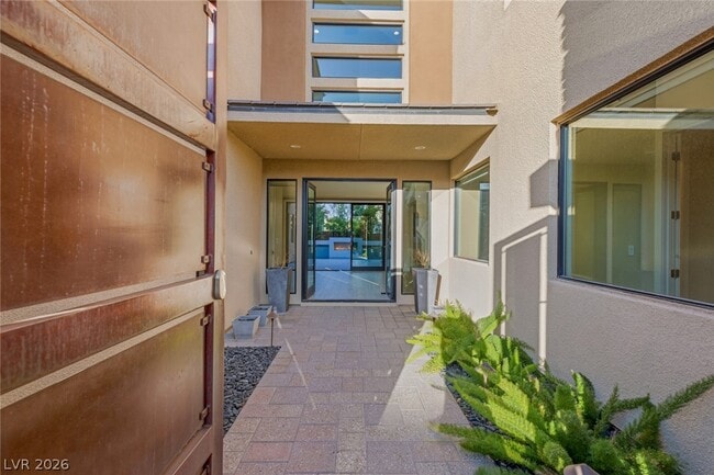 Building Photo - 64 Grey Feather Dr