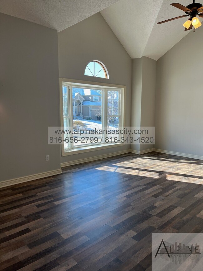 Building Photo - Beautiful California Split in Platte County