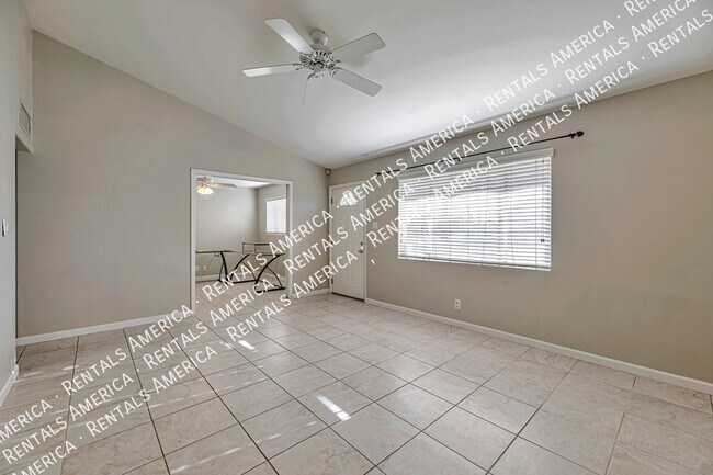 Foto del edificio - Must see 3BD 2BA home located in the heart...