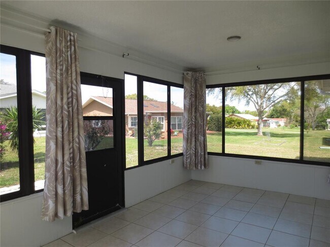 Foto del edificio - 1676 Caledonia Dr