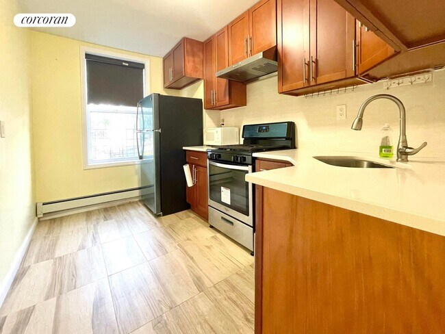 Foto del edificio - 7110 Fort Hamilton Pkwy