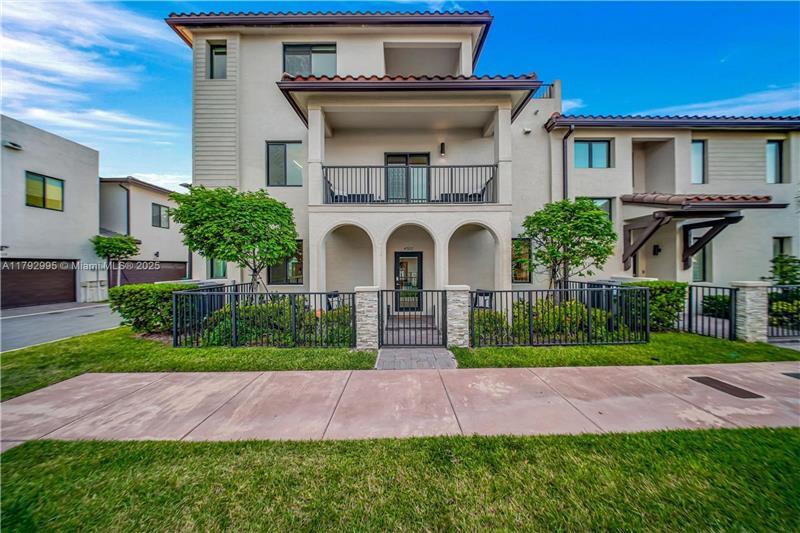 Foto principal - 4707 NW 83rd Ct