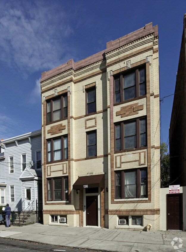 Foto del edificio - 134 Winfield Ave