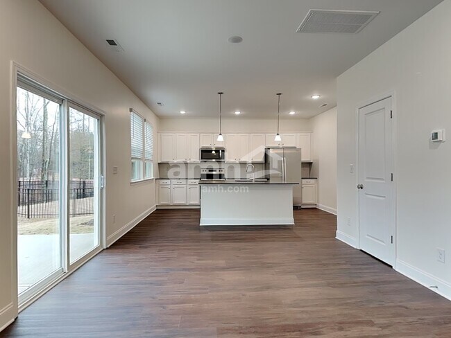 Foto del edificio - 15721 Thomas Rd