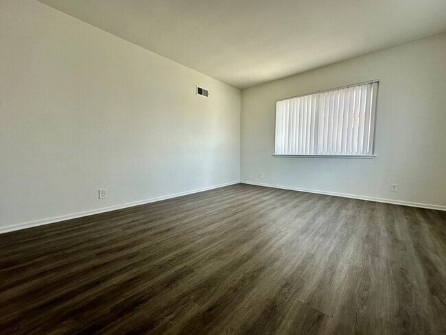 Foto del edificio - 12516 Truro Ave