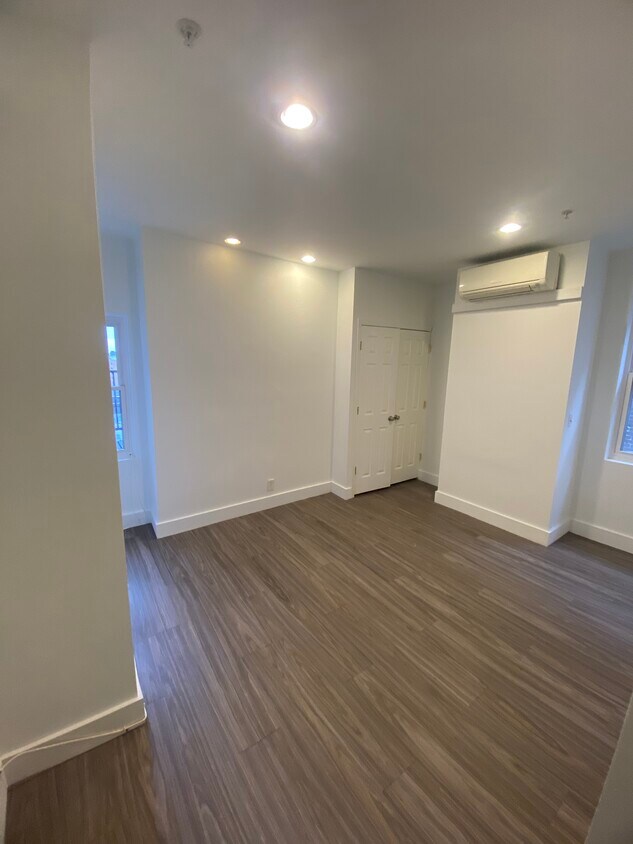 Primary Photo - 407 N Charles St