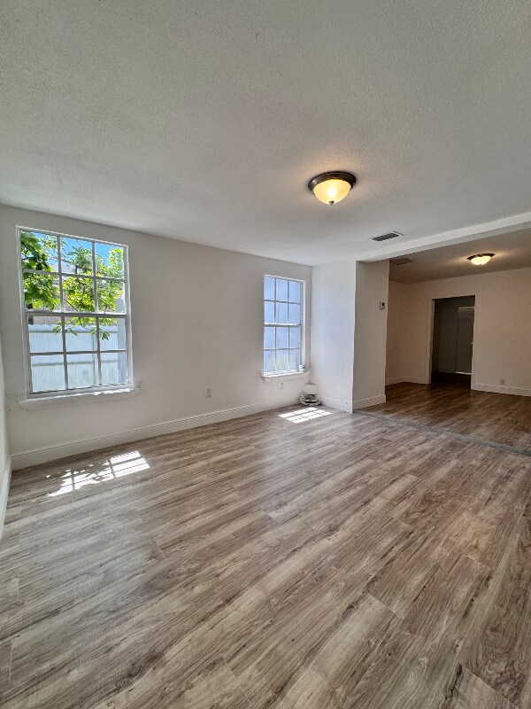 Foto del edificio - 276 E 12th St