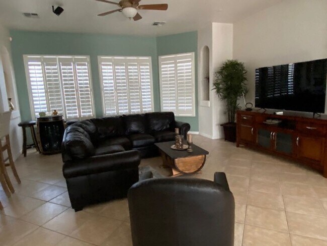 Building Photo - Luxury Furnished 3BR POOL Fox Creek-Bullhead Parkway