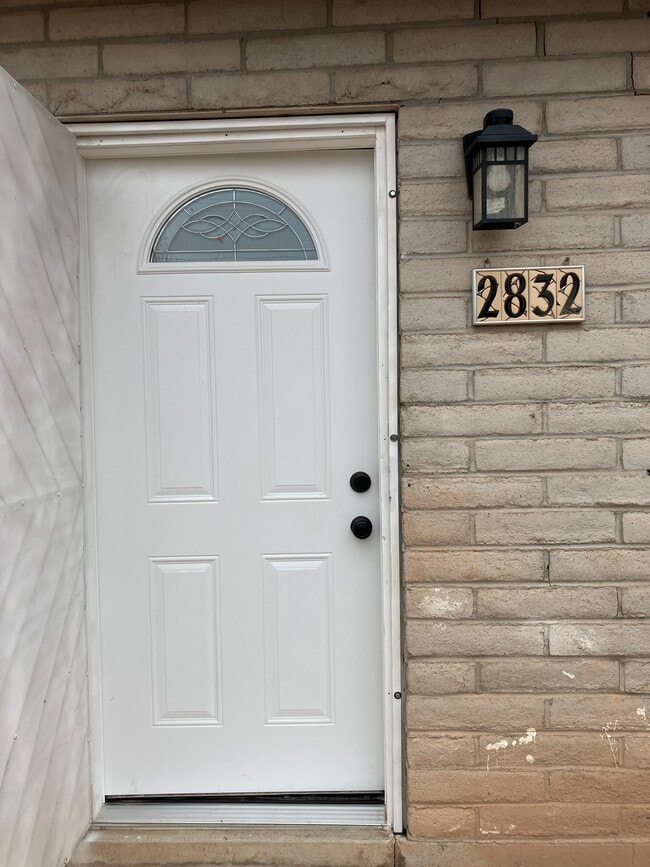 Building Photo - 2832 N Sparkman Blvd