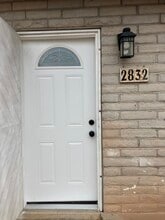 Building Photo - 2832 N Sparkman Blvd