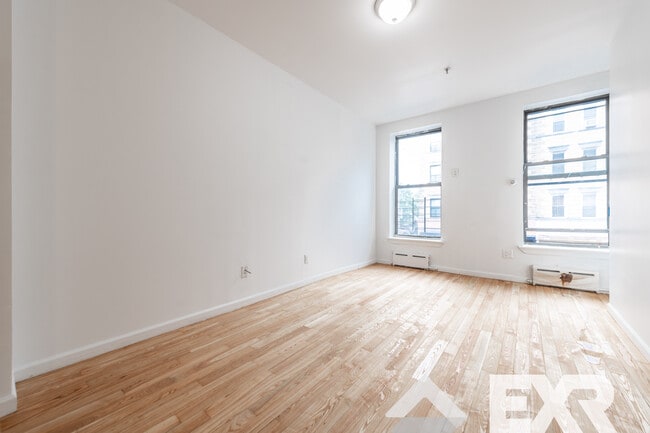 Building Photo - 587 Halsey St
