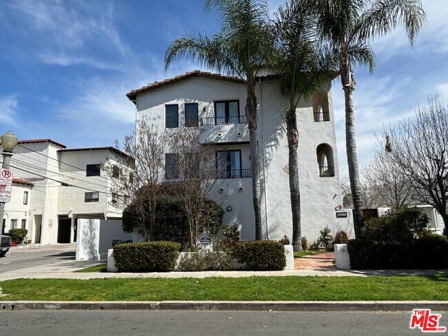 Building Photo - 4440 Talofa Ave