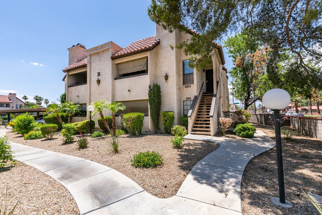 Foto principal - 2nd Floor Condo Near UNLV