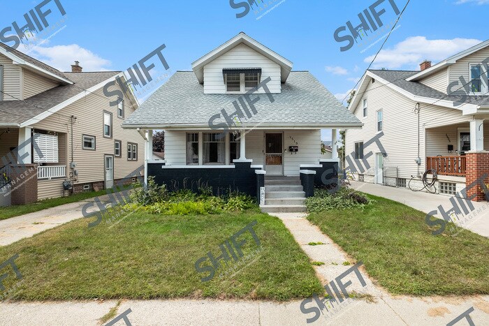 Primary Photo - 1519 Widdicomb - Unique and cozy home