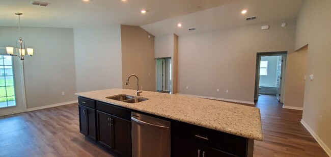 Foto del edificio - Beautiful 4-Bedroom, 2-Bathroom in Lakeland