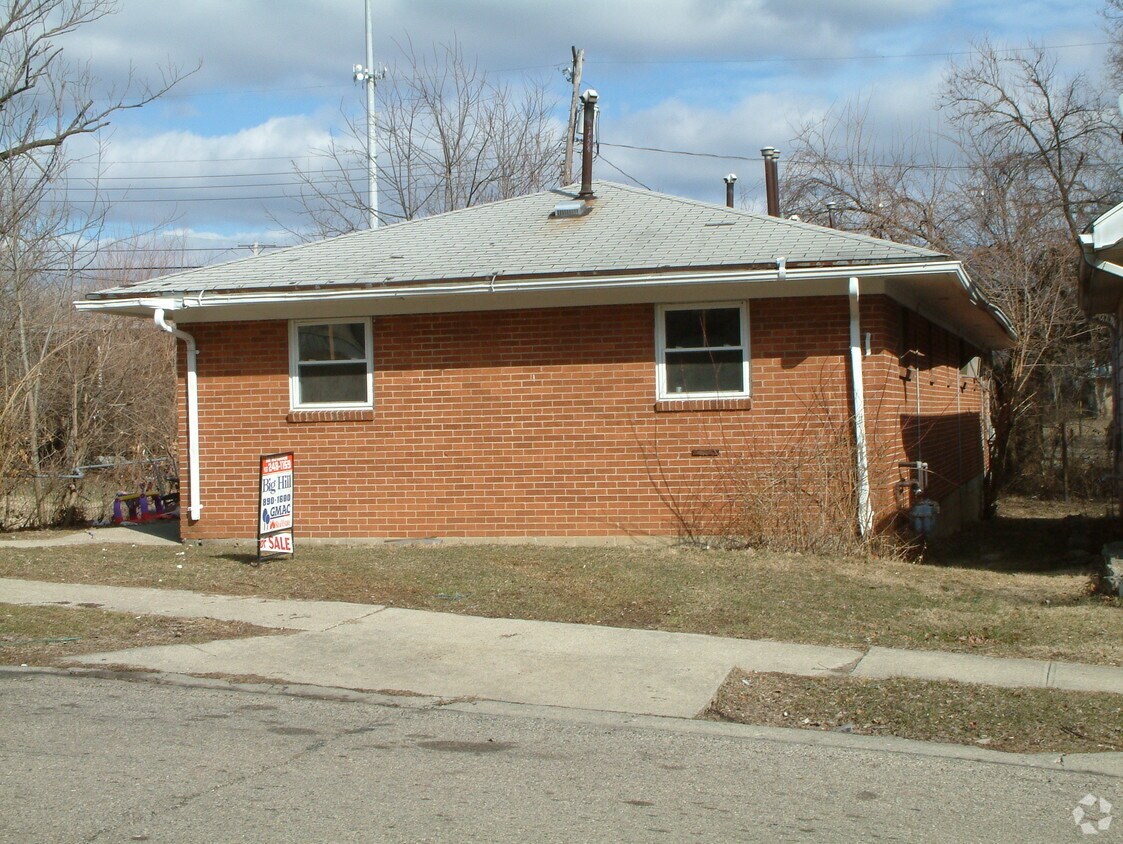 Building Photo - 2054 Kensington Dr