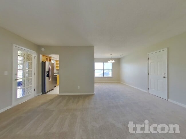 Foto del edificio - 7091 Beechfern Ln S