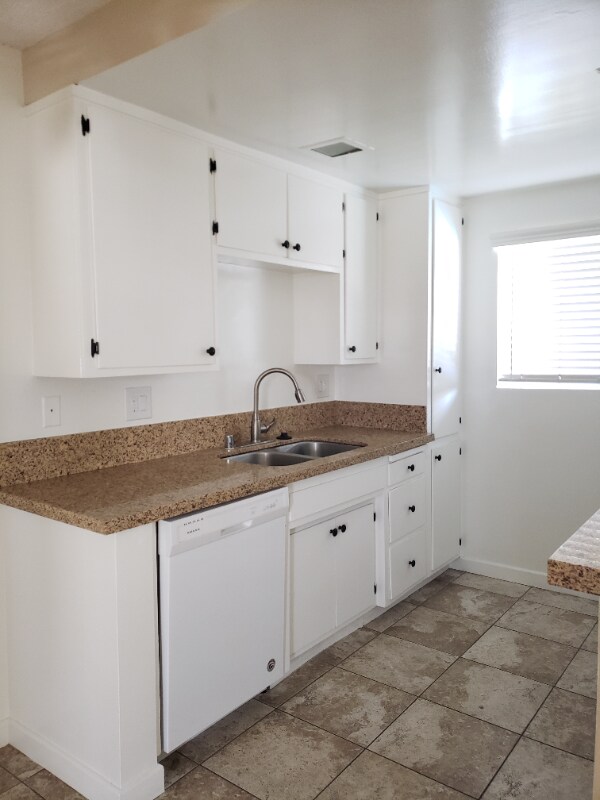 Foto principal - 20810 Amie Ave