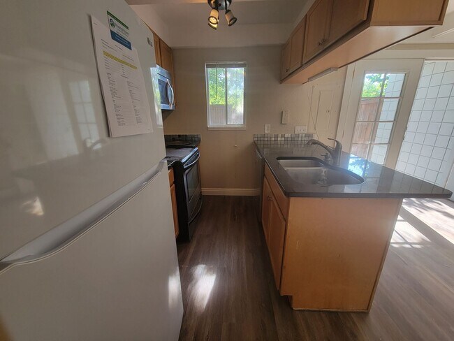Foto del edificio - Sunny, newly remodeled 3 bed + office/2.5 ...