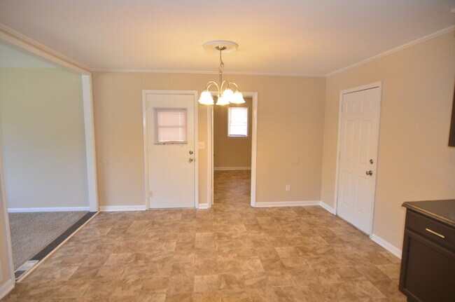 Building Photo - Three Bedroom Home in North Augusta