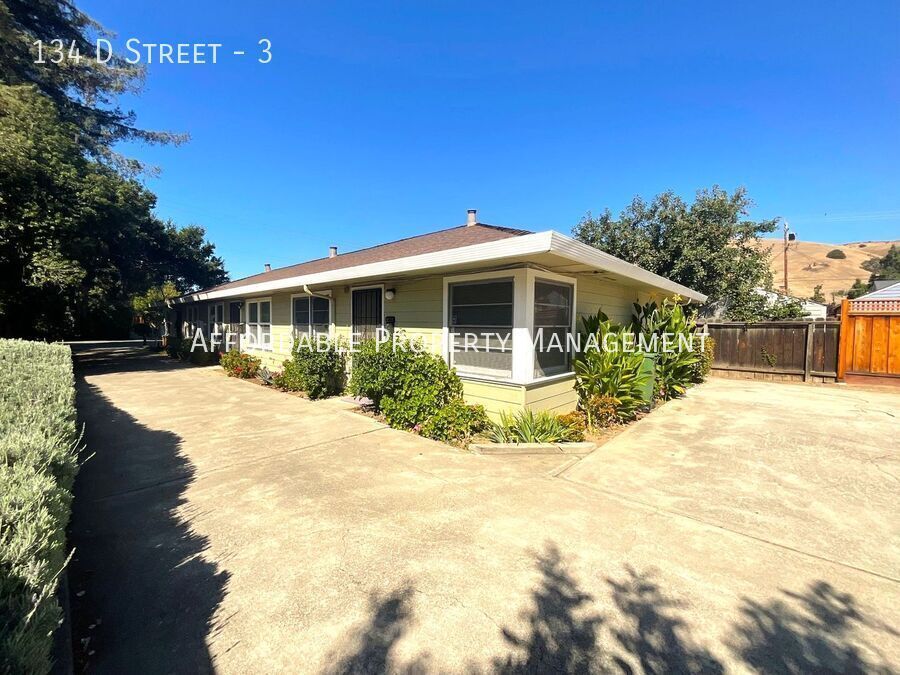 Foto principal - 134 D St