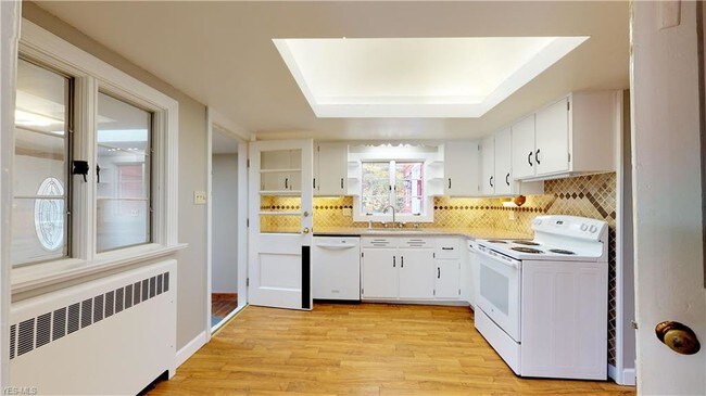 Foto del edificio - 2736 Riverview Rd