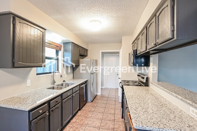 Foto del edificio - 6019 Coachgate Dr