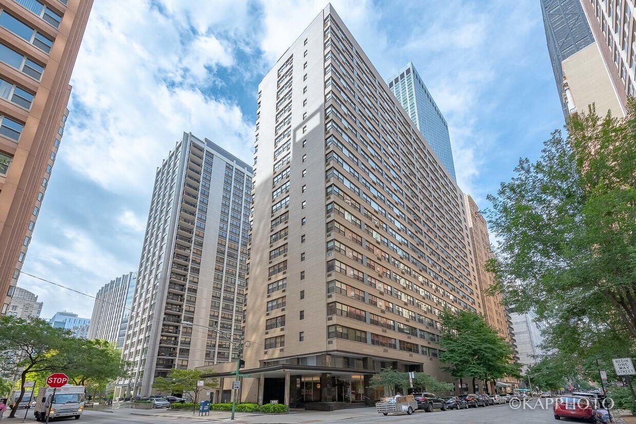 Foto principal - 850 N Dewitt Pl