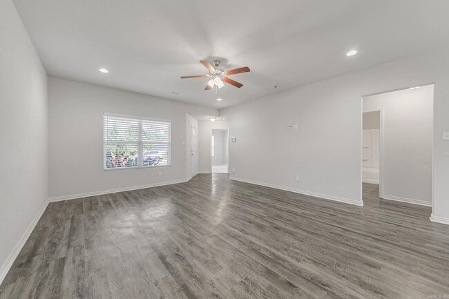 Building Photo - 1604 Lil Larry Dr
