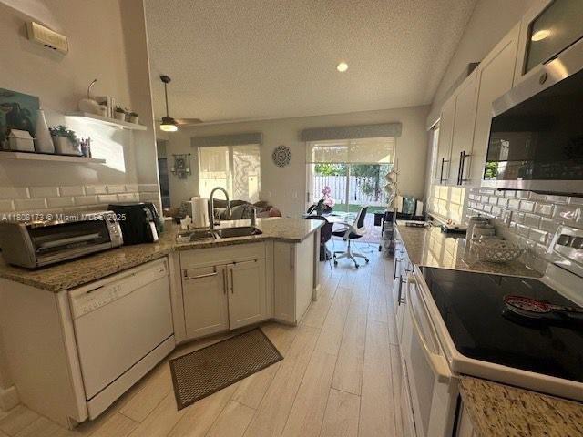 Building Photo - 747 Sand Creek Cir
