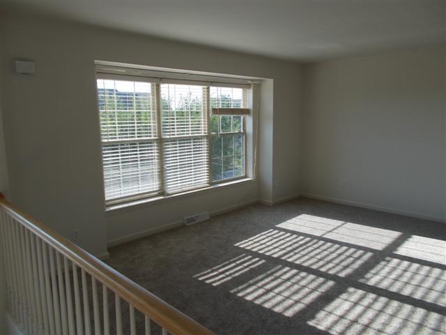 Building Photo - 647 Royal View Dr