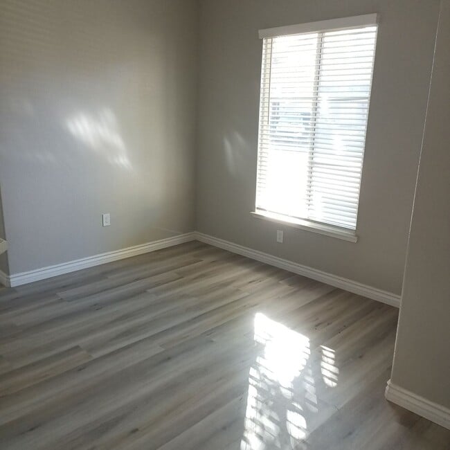 Foto del edificio - Las Vegas Blvd. 1239