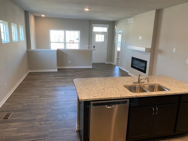 Building Photo - 5544 S Prairie View Dr