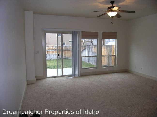 Foto del edificio - 3 br, 2.5 bath House - 2801 N Tamarack Dr