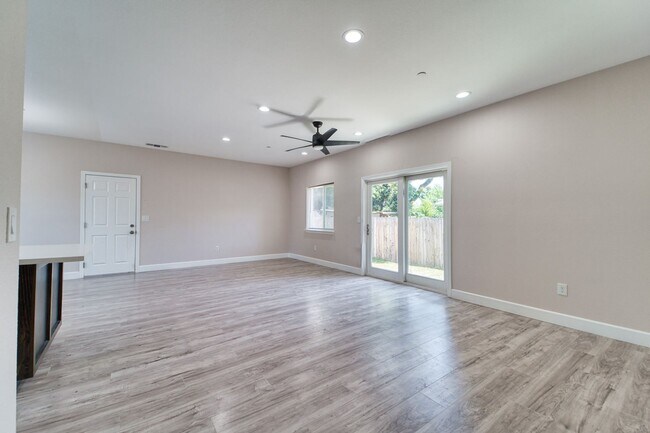 Foto del edificio - Like new home in Olivehurst