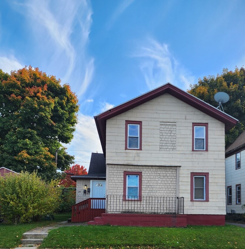 Primary Photo - 73 Leo St