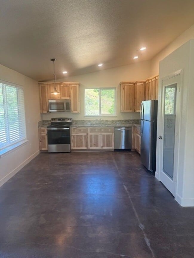 Building Photo - Newly Built Home Near Salt Creek Trail Move in Ready