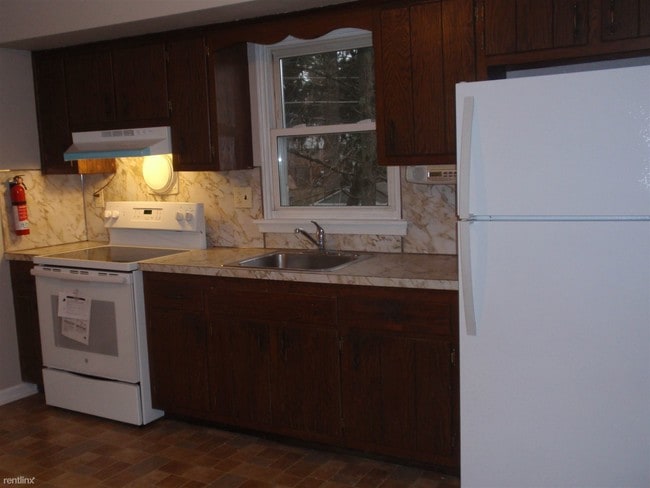 Building Photo - 623 Meadowbrook Ave